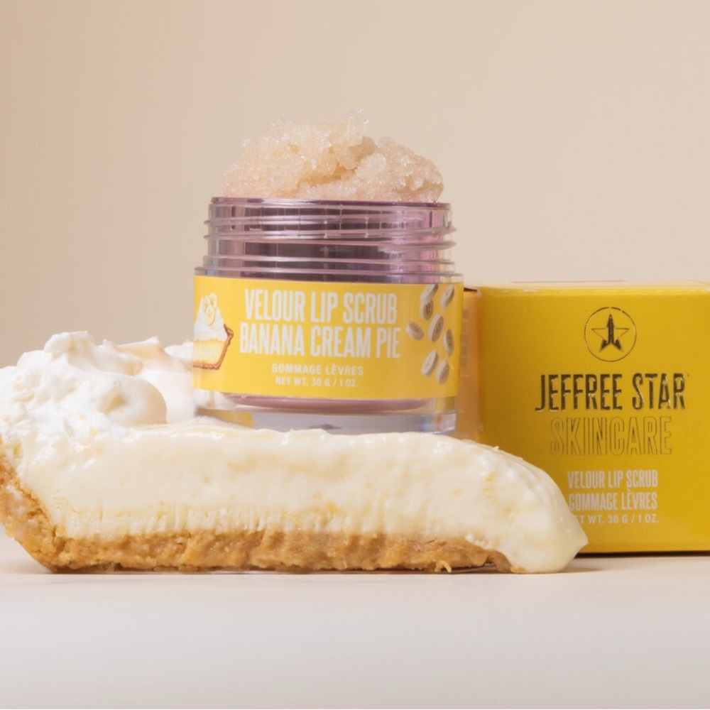 Jeffree Star Velour Lip Scrub in Banana Cream Pie